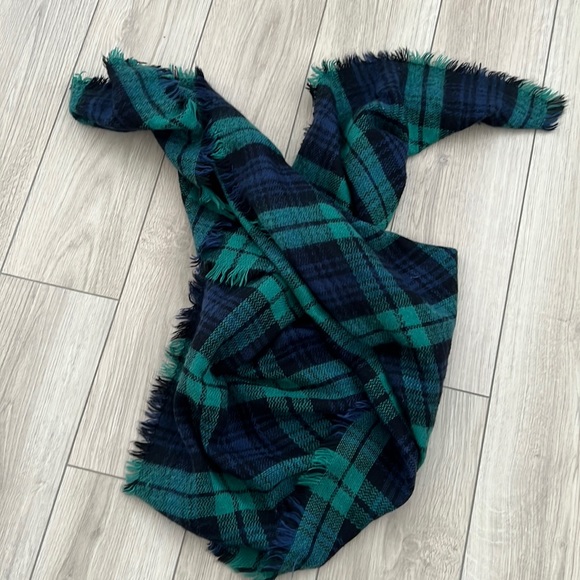 Boutique Navy & Green Blanket Scarf - Picture 3 of 4